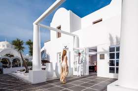 Aressana Hotel: Luxury and Warmth in the Heart of Santorini