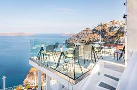Nektar Lounge: A Taste of Santorini with Stunning Views and Exceptional Hospitality