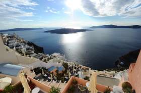 Kavalari Hotel: A Historic Retreat with Breathtaking Views of Santorini