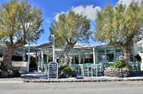 Ta Dichtia (The Nets) – A True Taste of Santorini’s Seafood Tradition