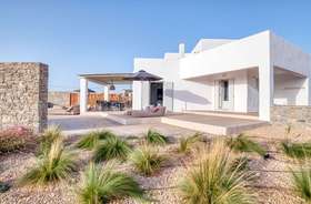 White Sand Villas Paros: A Luxurious Cycladic Retreat