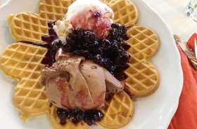 Waffle House Naxos: A Sweet Delight on the Seafront Promenade