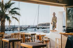 Swing Bar Naxos: The Heartbeat of the Island's Nightlife