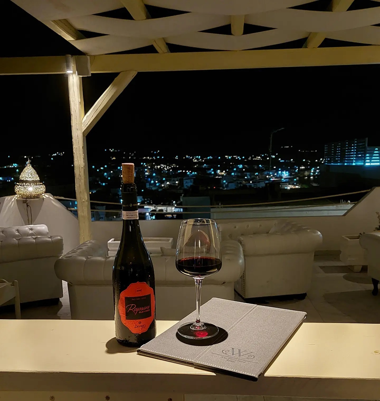 THE WHITE HOTEL MILOS