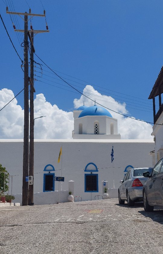 THE WHITE HOTEL MILOS