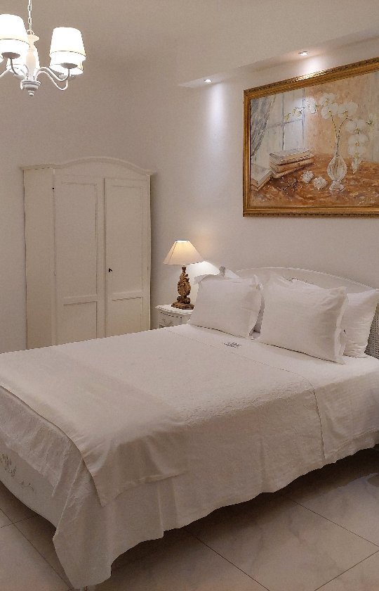 THE WHITE HOTEL MILOS
