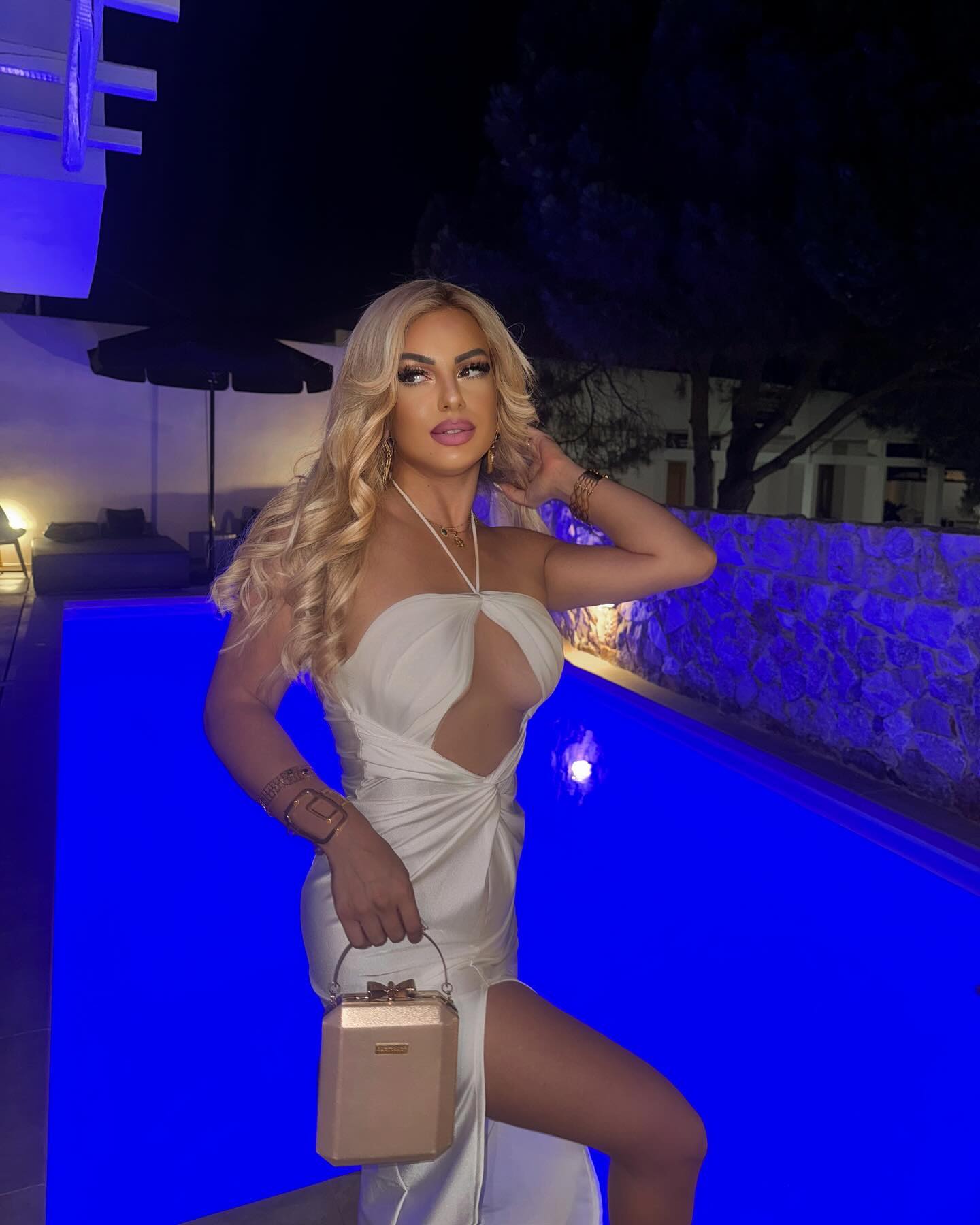 LOIZOS STYLISH RESIDENCES