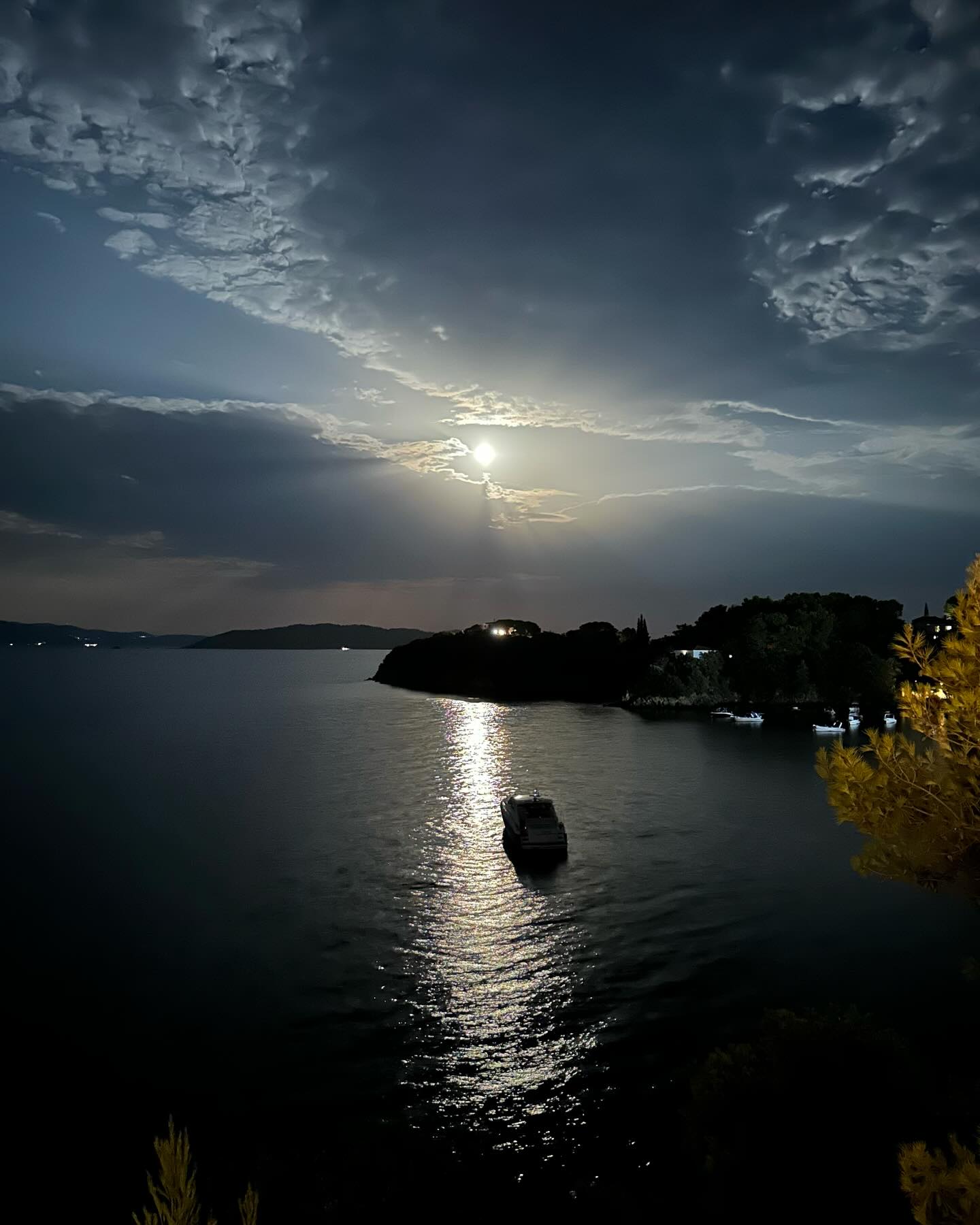 CAPE KANAPITSA HOTEL & SUITES