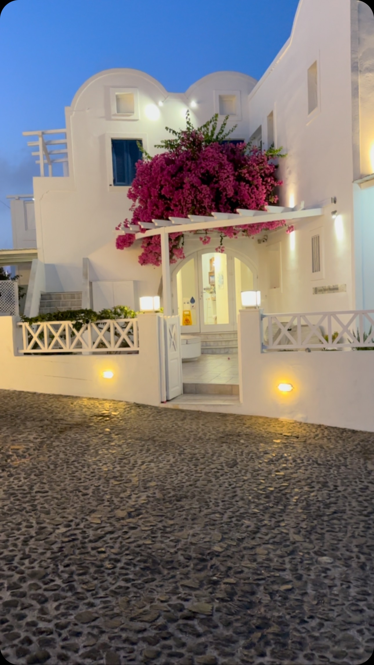 LOIZOS STYLISH RESIDENCES