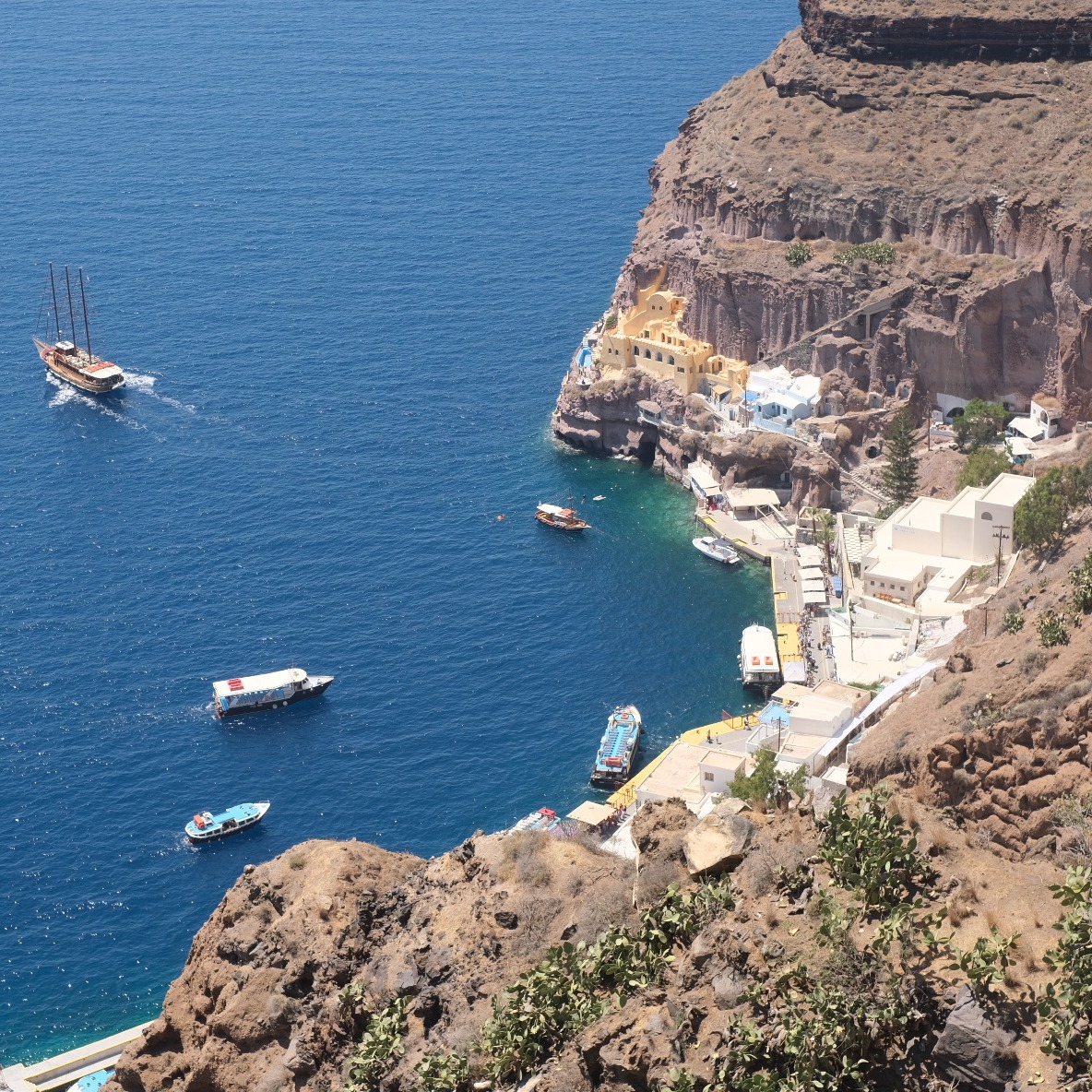 PORTO FIRA SUITES