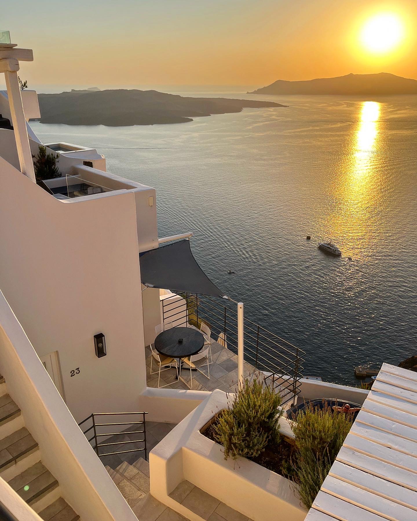 PORTO FIRA SUITES