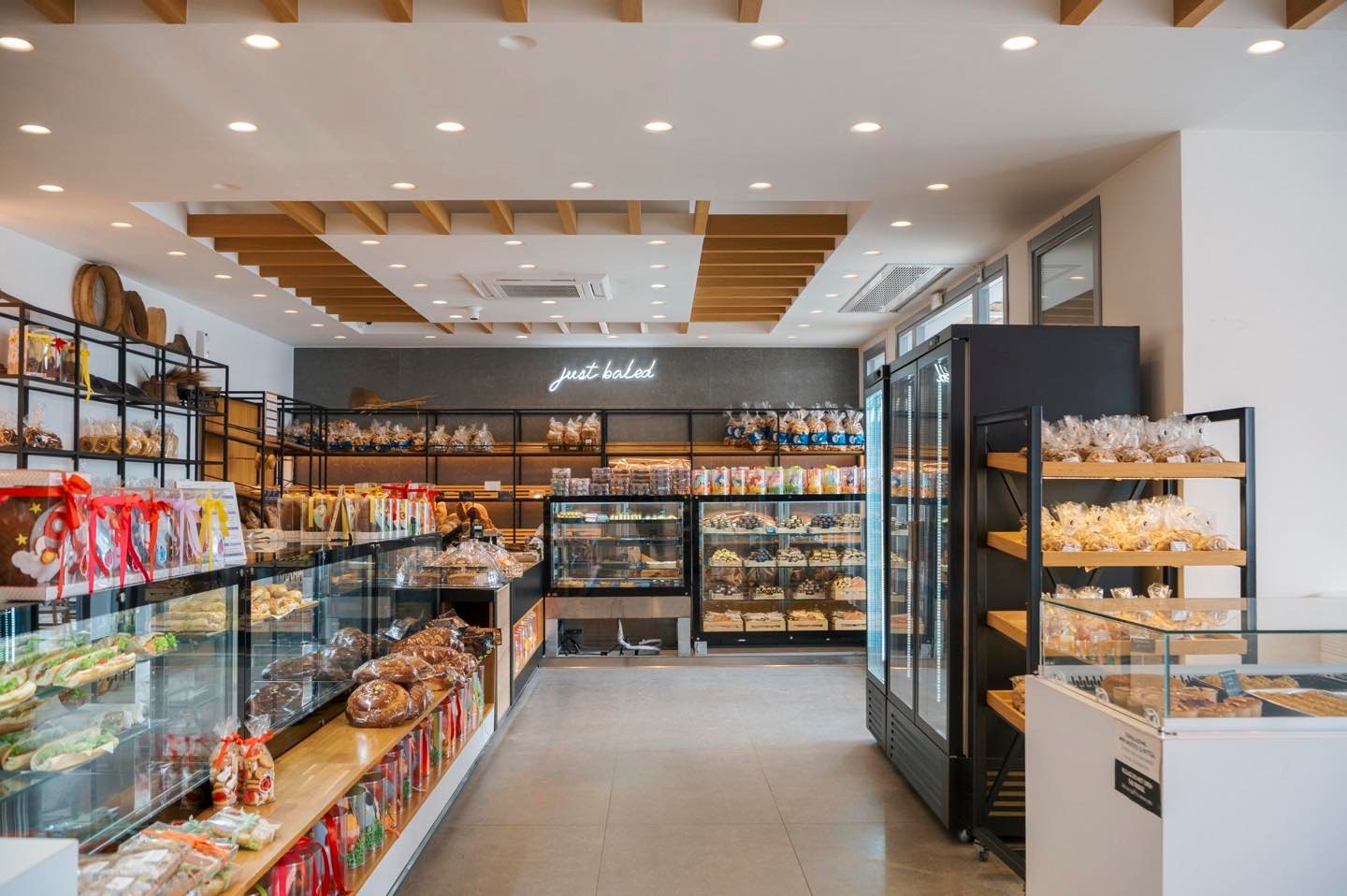 Aliprantis Bakery
