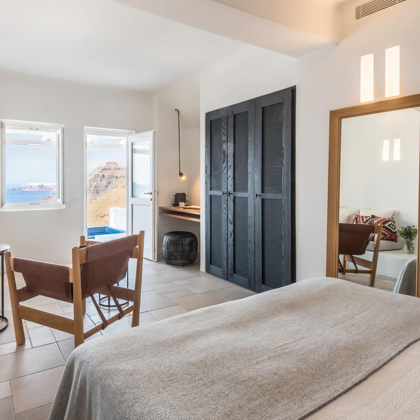 PORTO FIRA SUITES