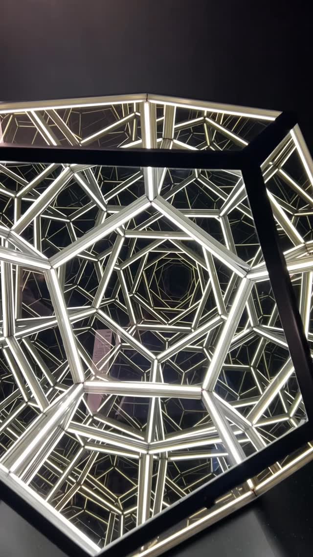 MUSEUM OF ILLUSIONS