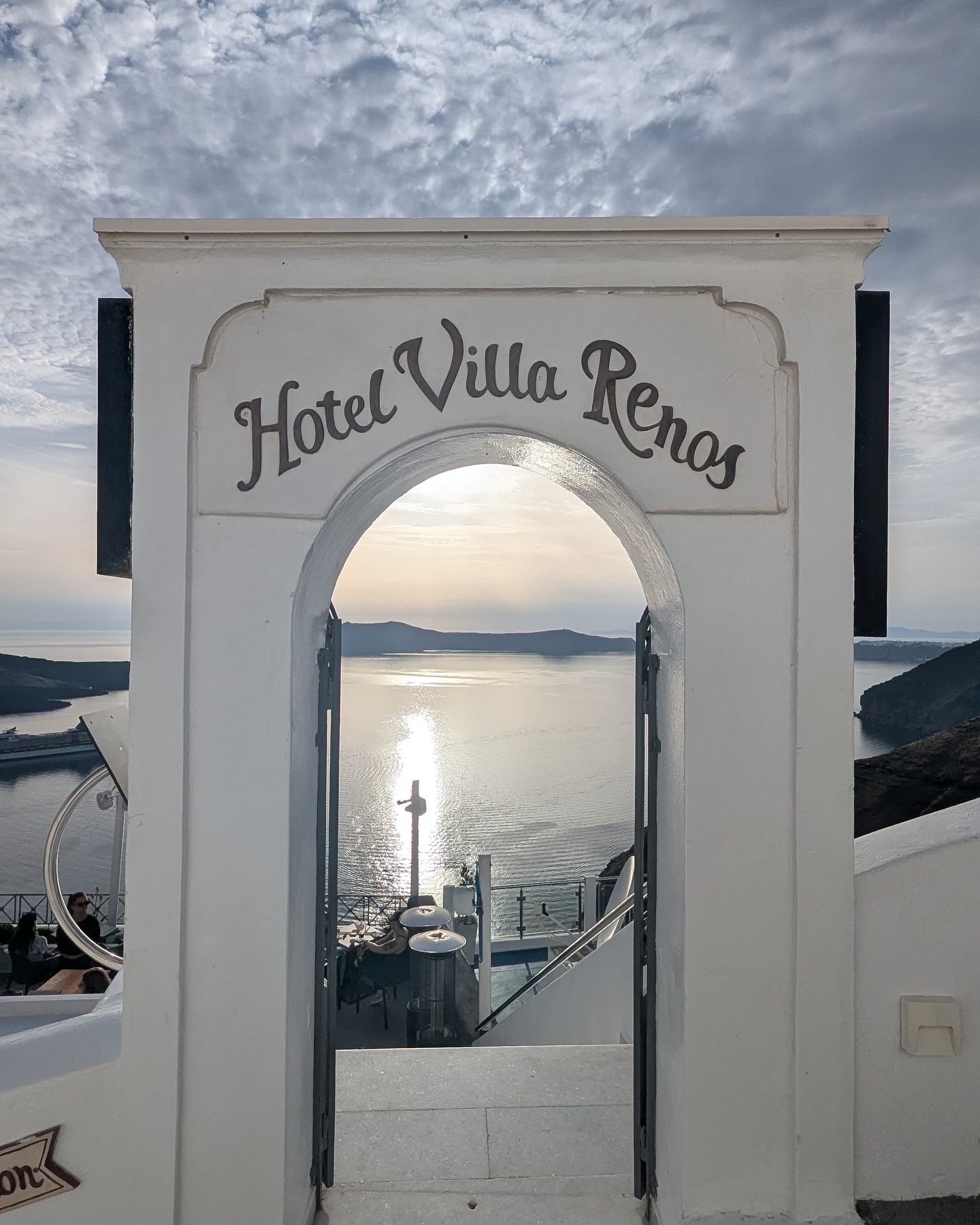 VILLA RENOS