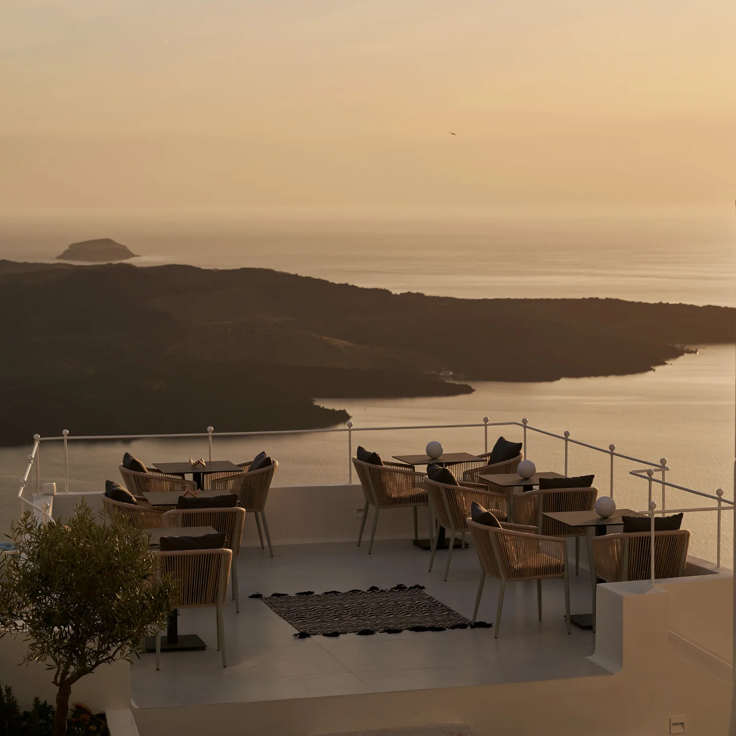 COSMOPOLITAN SUITES