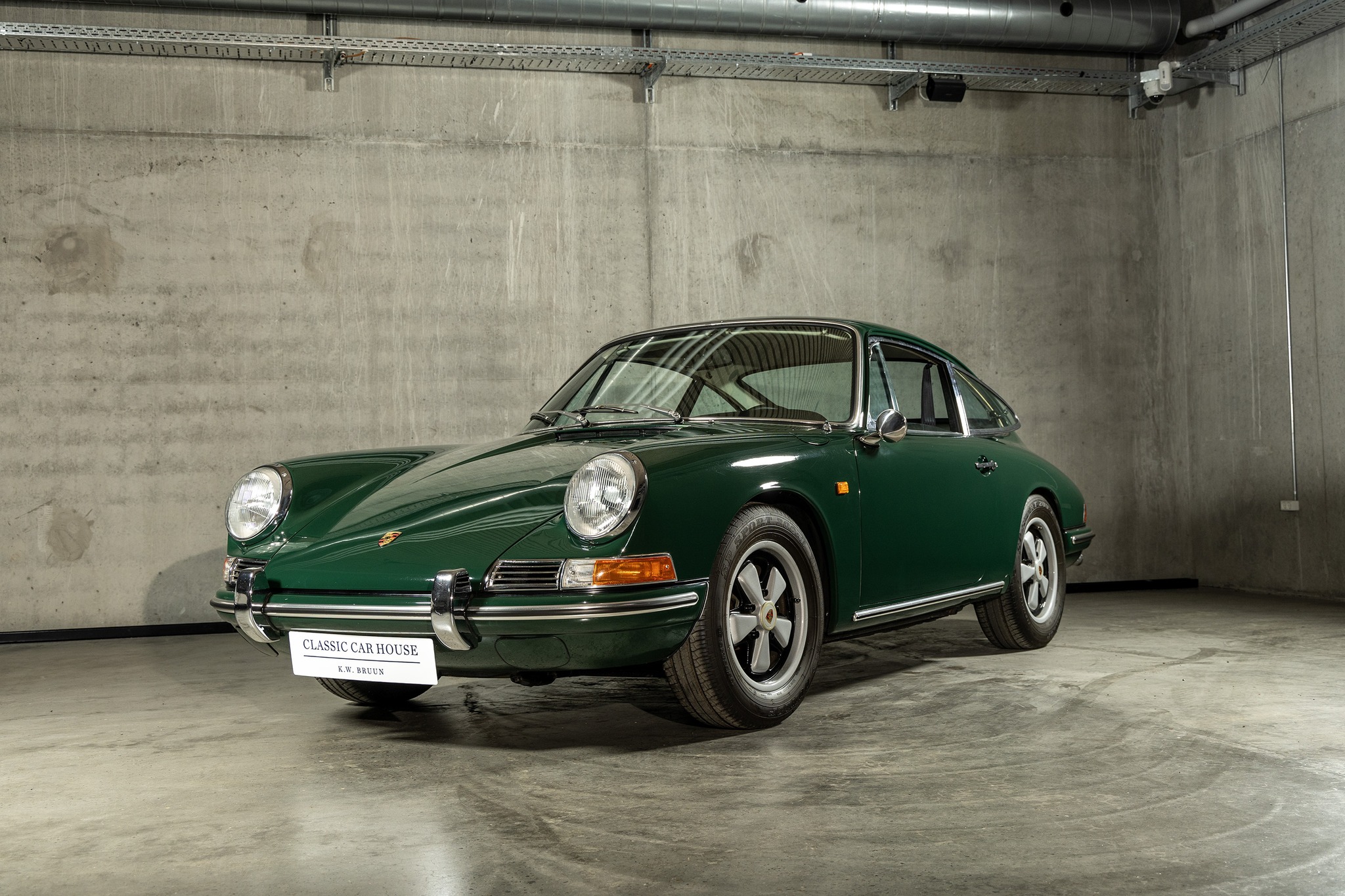CLASSIC CAR HOUSE