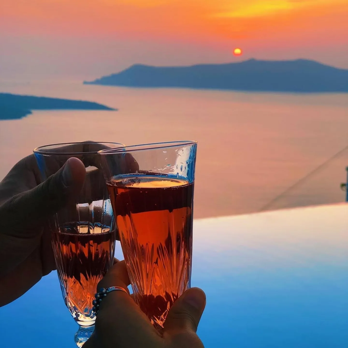 COSMOPOLITAN SUITES