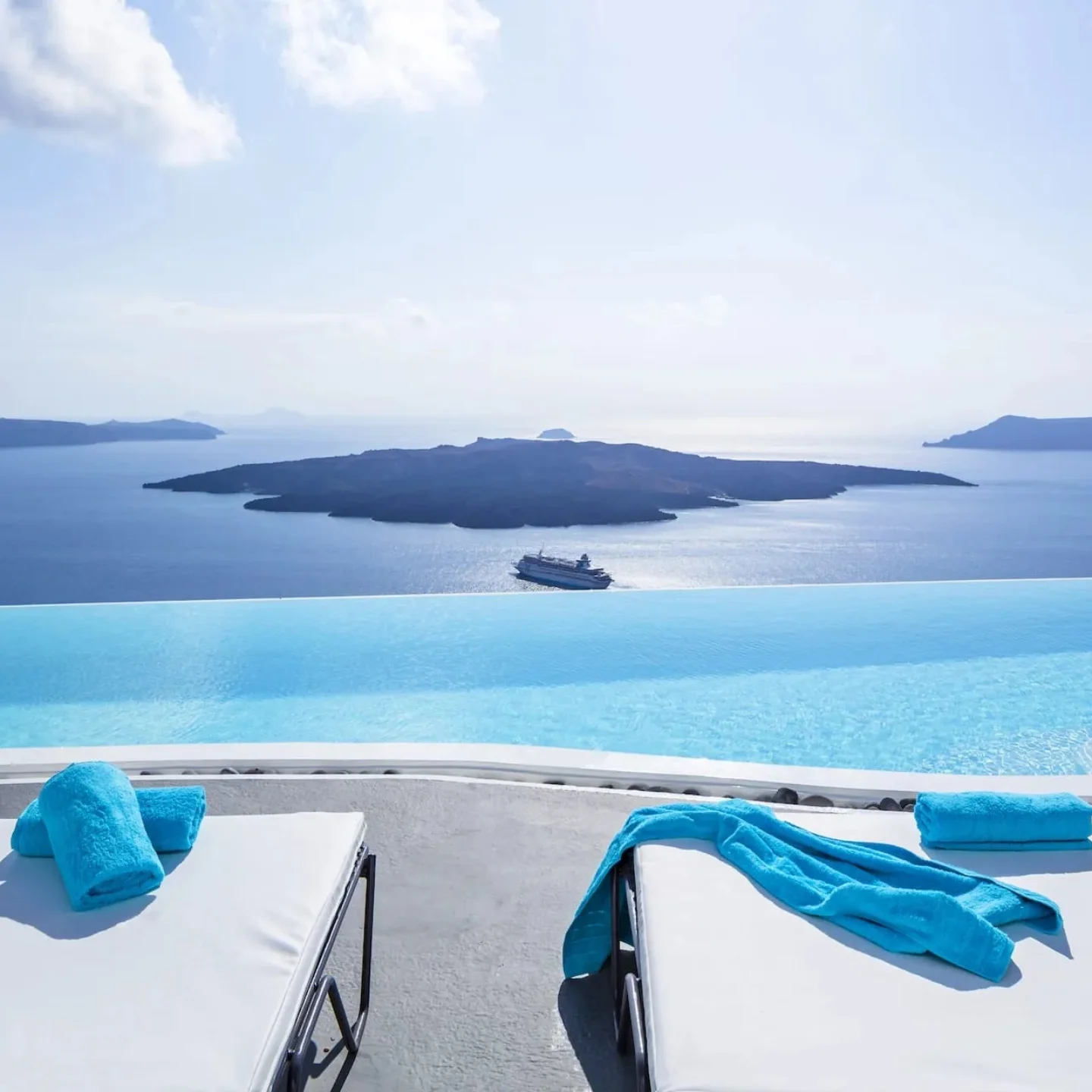 COSMOPOLITAN SUITES