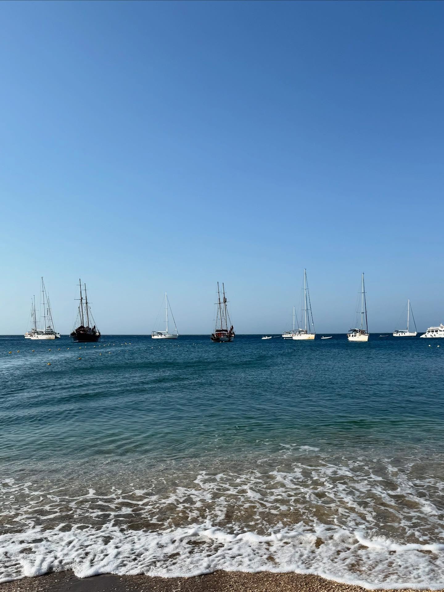 SAILING MILOS