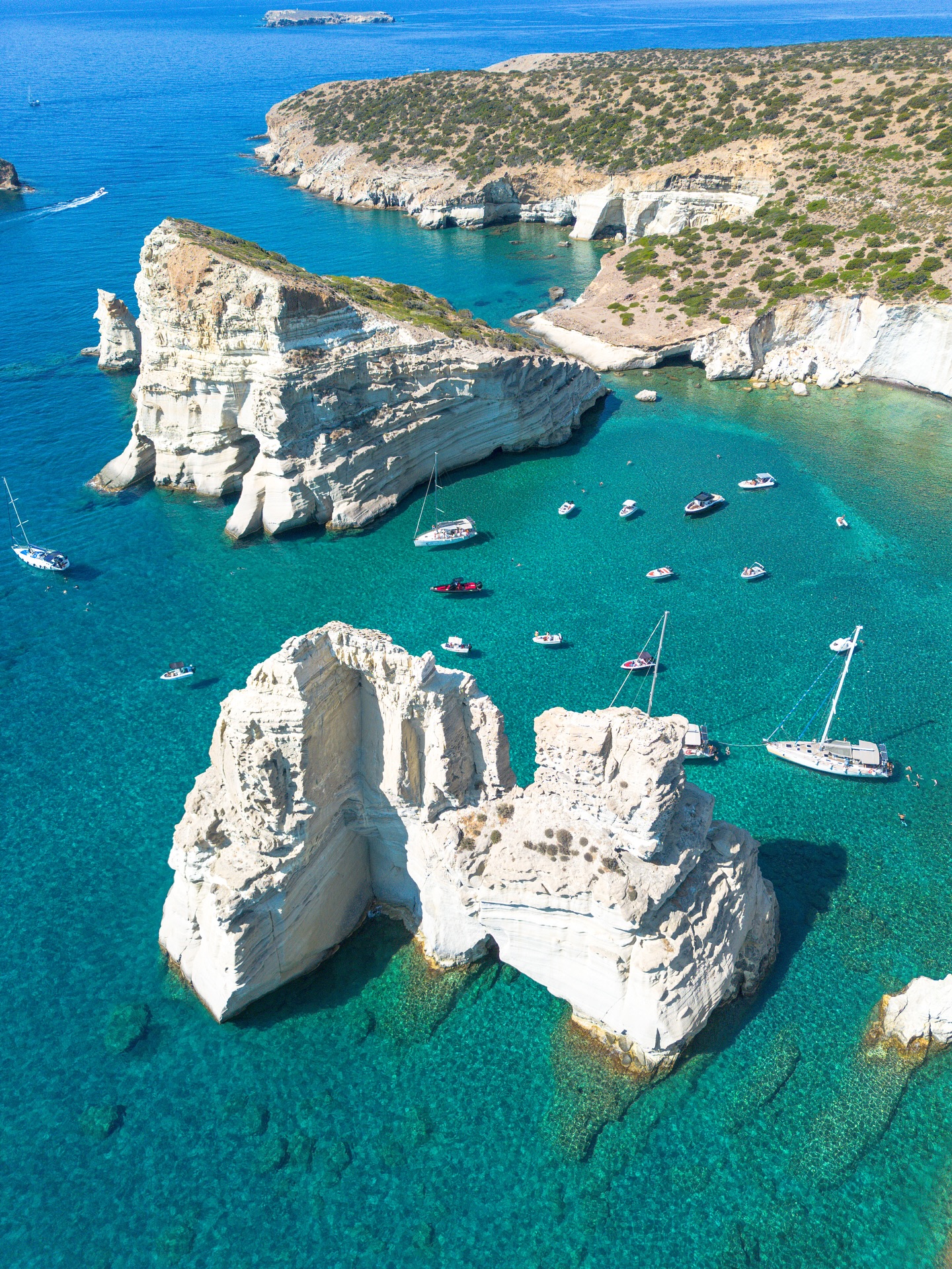 SAILING MILOS