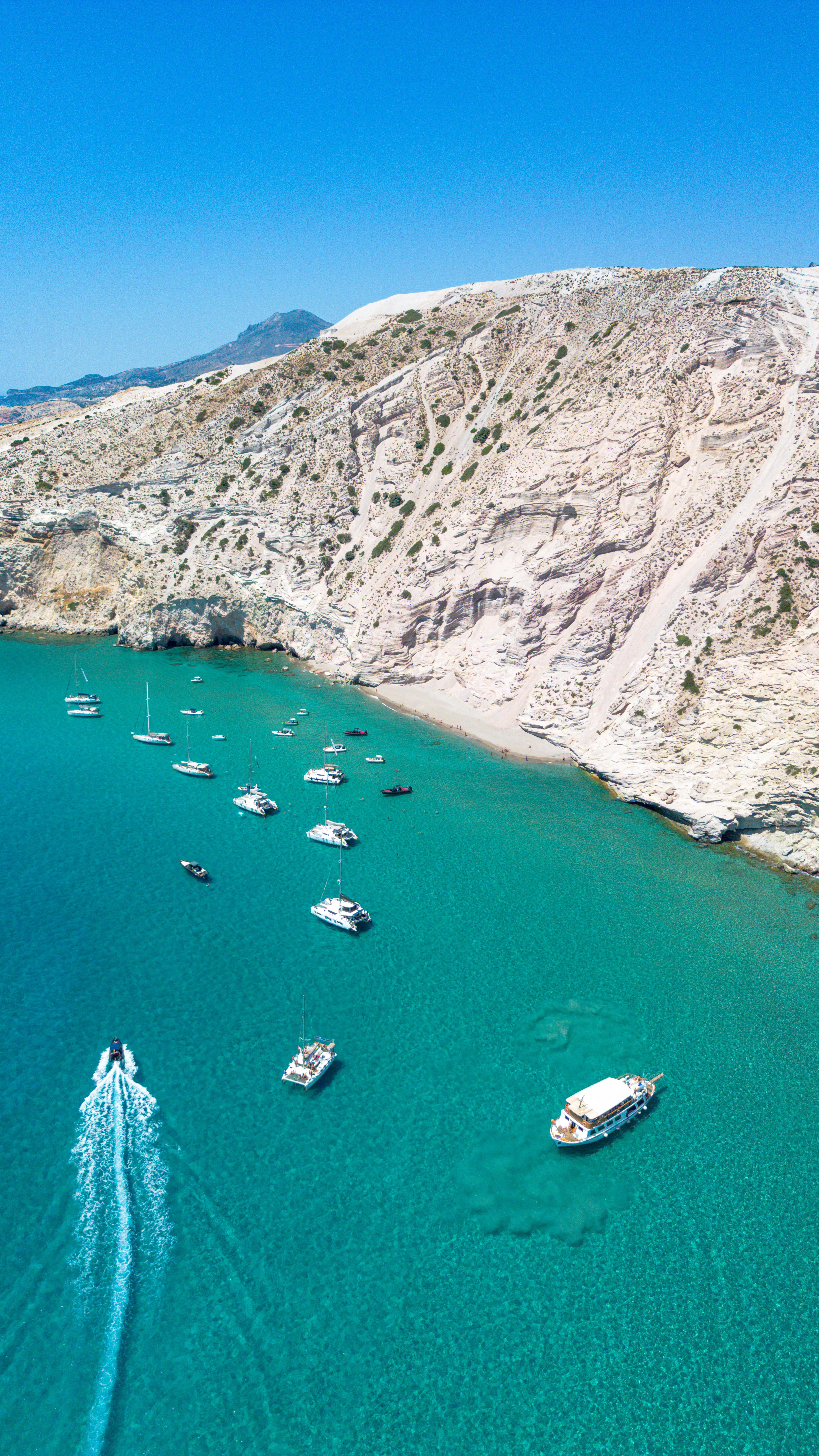 SAILING MILOS