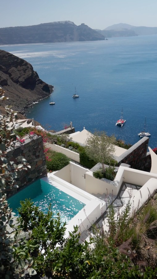 CANAVES OIA SUITES