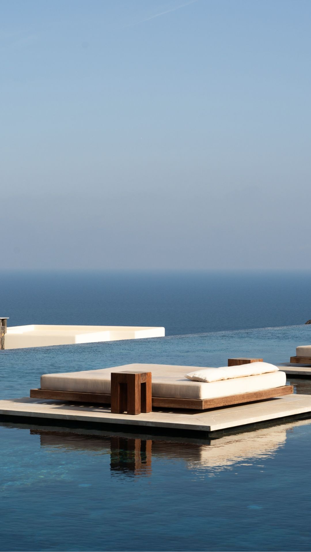 CANAVES OIA SUITES