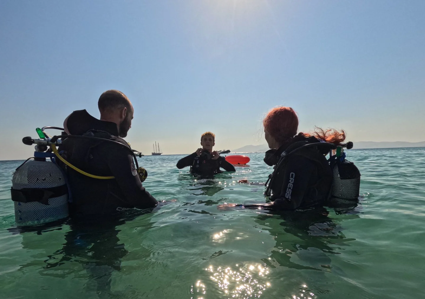 BLUE FIN DIVERS