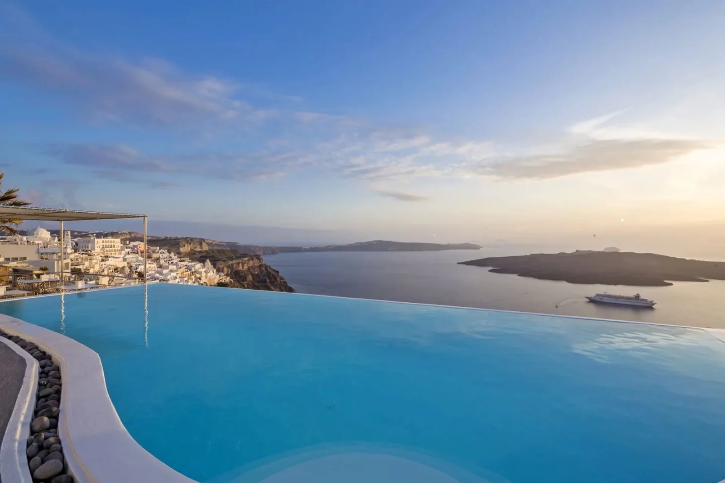 COSMOPOLITAN SUITES