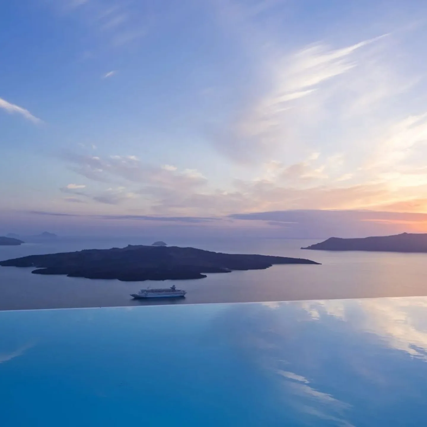 COSMOPOLITAN SUITES