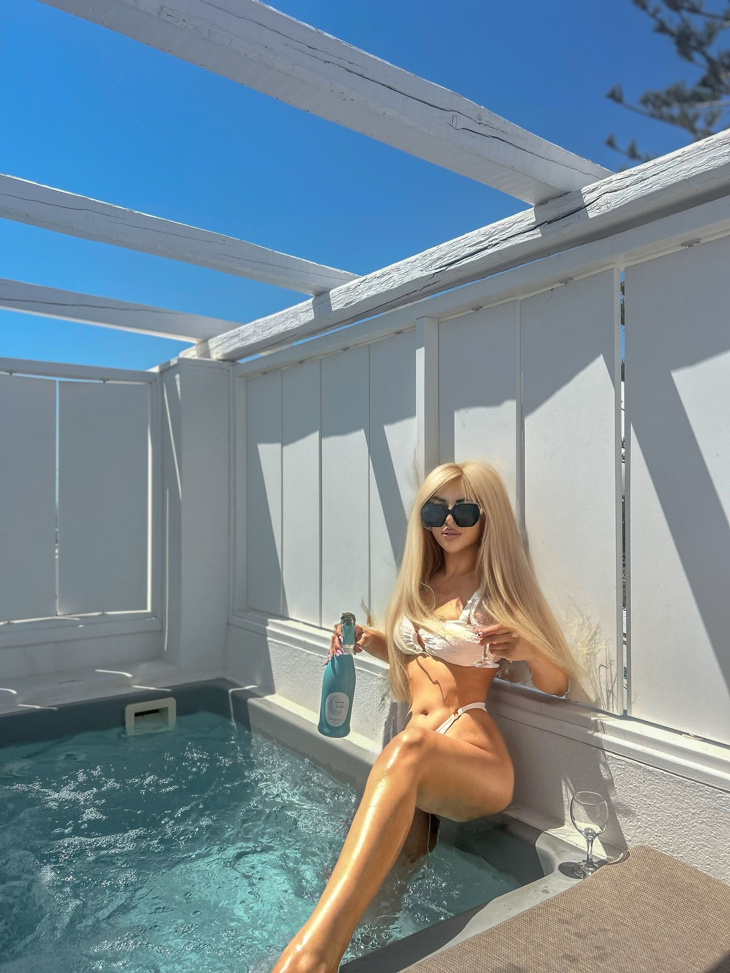 LOIZOS STYLISH RESIDENCES