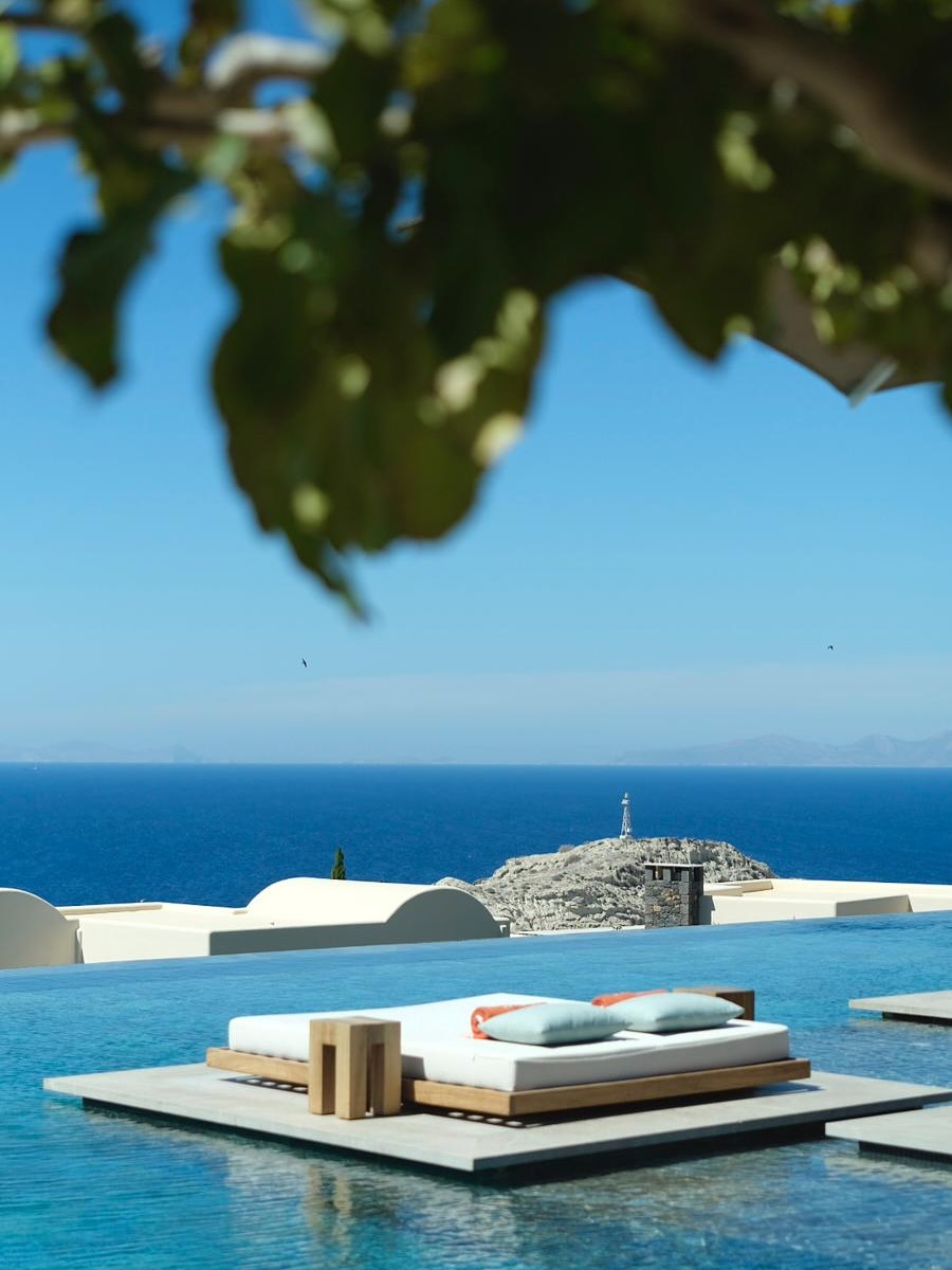 CANAVES OIA SUITES