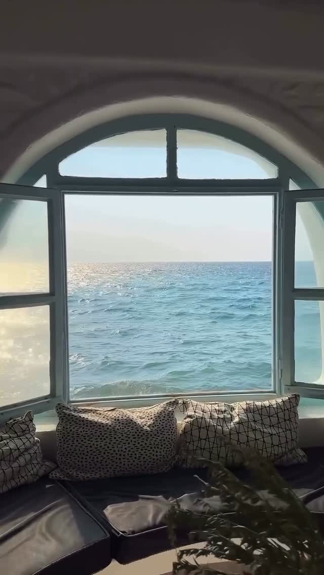 HAPPY CRUISES
