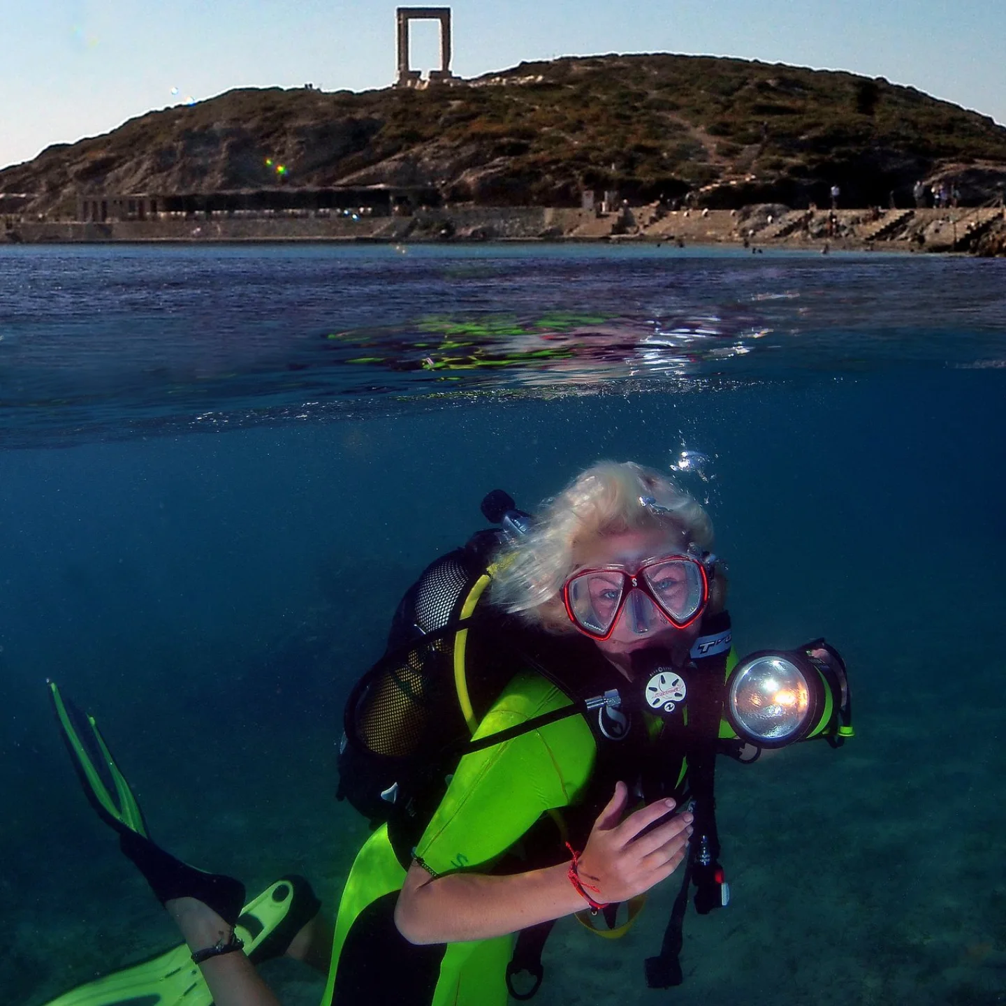 BLUE FIN DIVERS