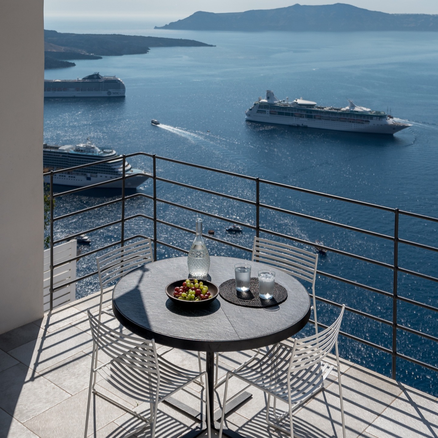 PORTO FIRA SUITES