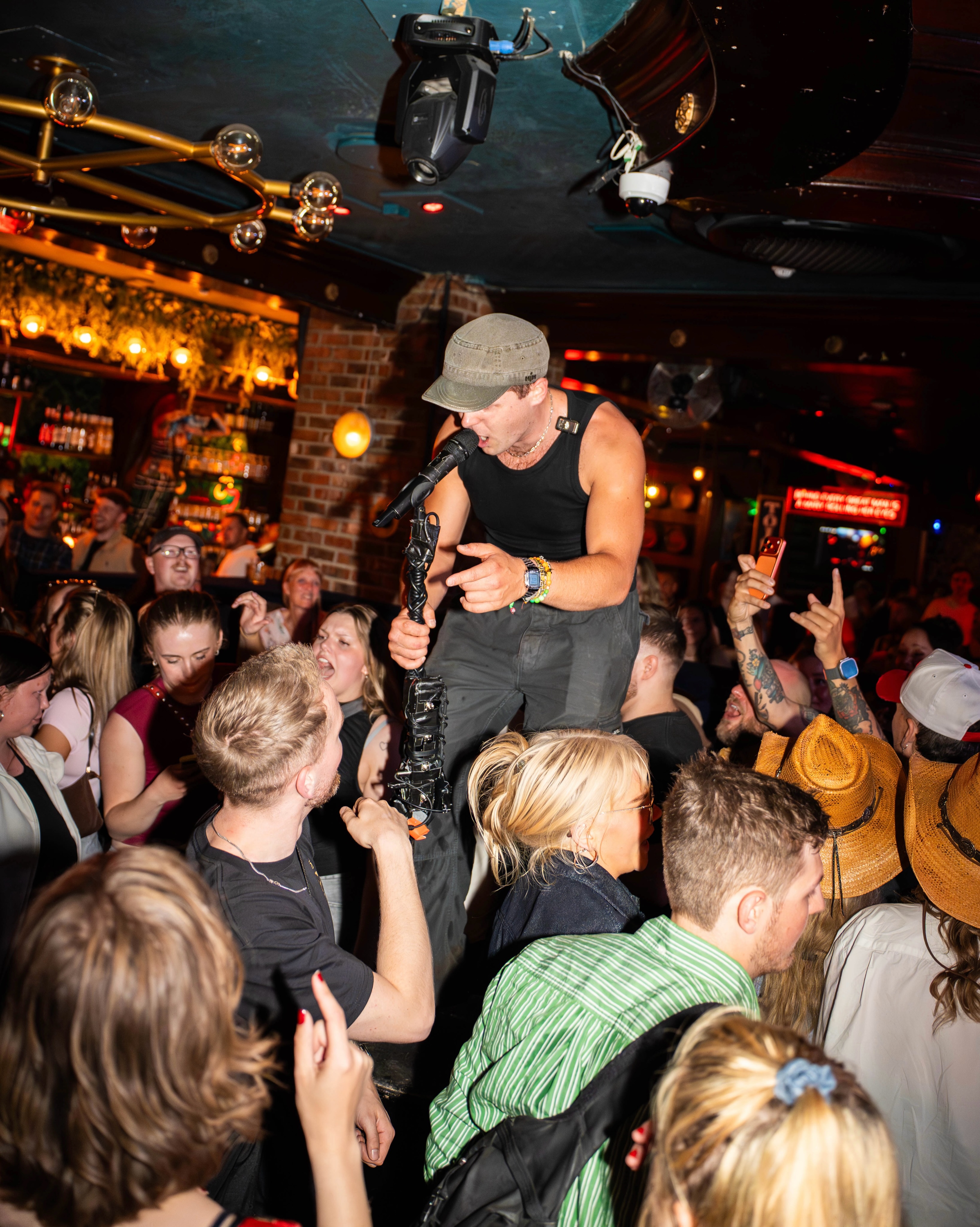 PROUD MARY PUB