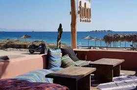 Tohu Psaraki: A Hidden Gem on Plaka Beach