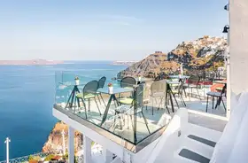 Nektar Lounge: A Taste of Santorini with Stunning Views and Exceptional Hospitality
