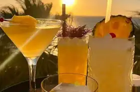 Evinos Bar: Sunset Views and Unpretentious Charm in Paros