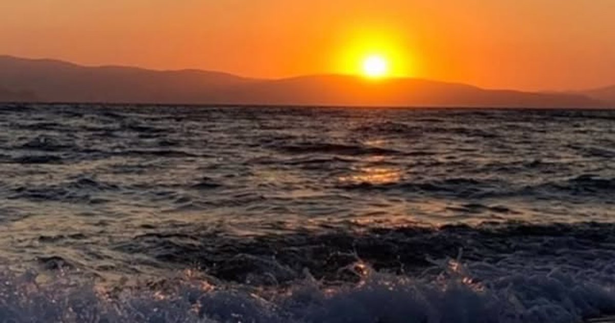 Tohu Psaraki: A Hidden Gem on Plaka Beach