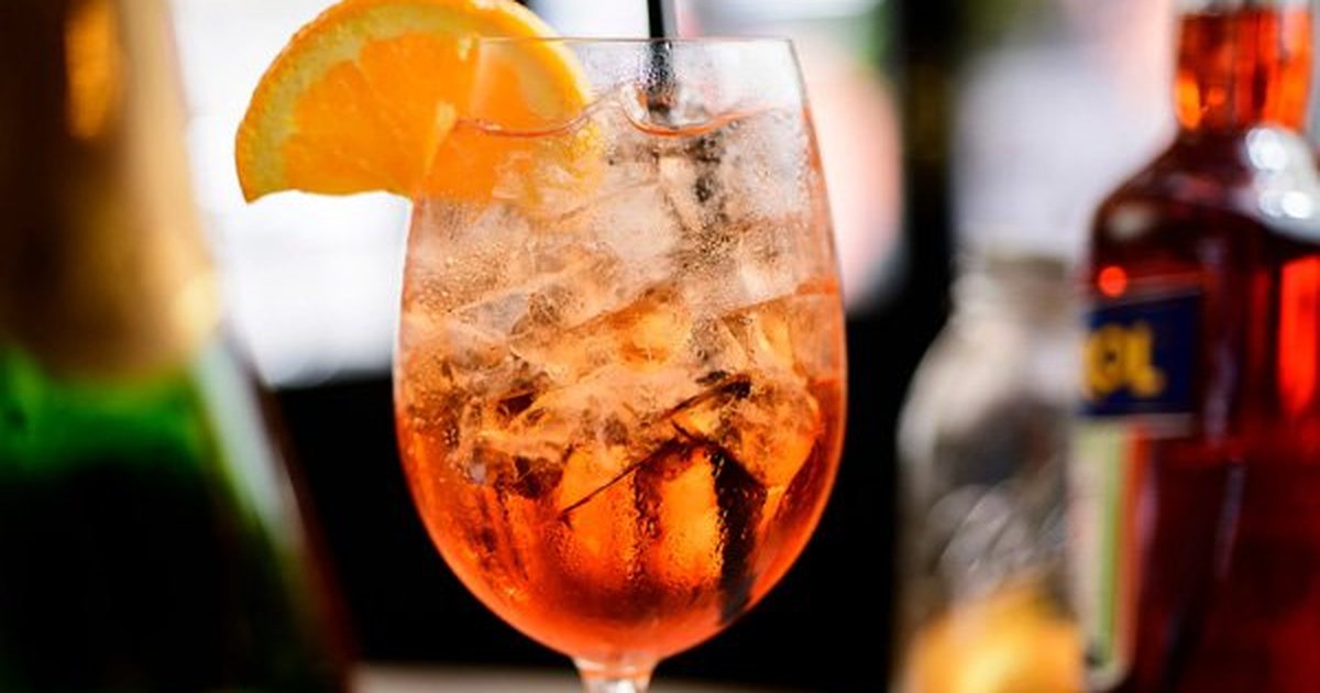 Café Symposium: A Landmark of Paros with Decades of Tradition