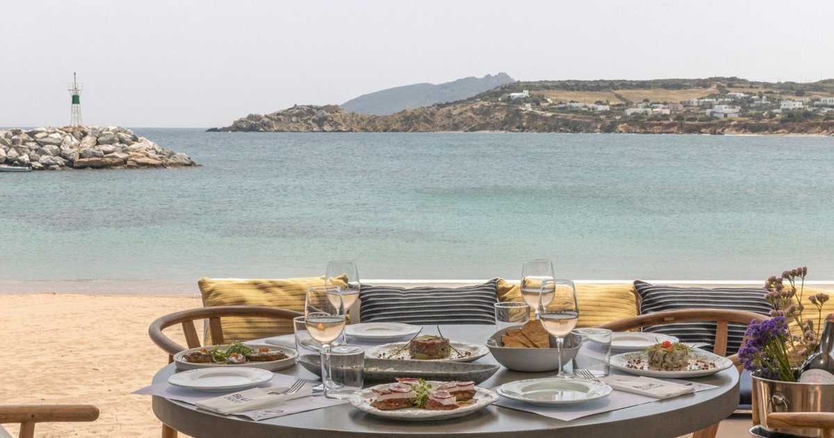 Blue Oyster: A Seafood Paradise at Ambelas Beach, Paros