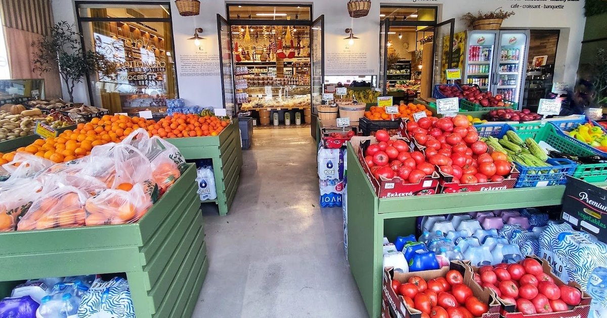 Arseni’s Delicatessen: A Culinary Gem in Paros