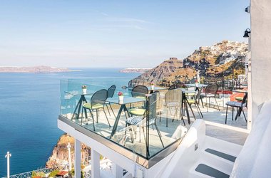 Nektar Lounge: A Taste Of Santorini With Stunning Views And Exceptional Hospitality