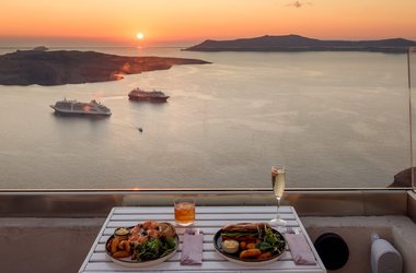 V Lounge Café & Cocktail Bar: A Captivating Experience In Santorini