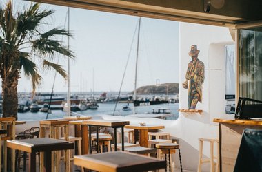 Swing Bar Naxos: The Heartbeat Of The Island's Nightlife