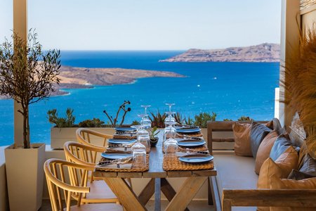 Idol Restaurant Santorini: A Culinary Experience With a View