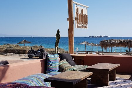 Tohu Psaraki: A Hidden Gem on Plaka Beach