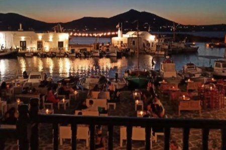 Agosta Bar: The Perfect Blend of Drinks, Views, and Vibrancy in Naoussa